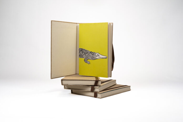 Libreta artesanal en taruya – Caimán aguja