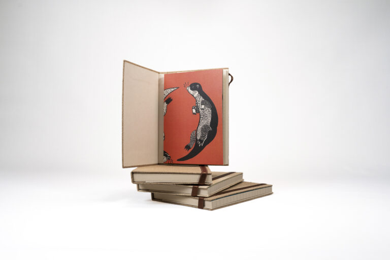 Libreta artesanal en papel de Taruya – Nutrias
