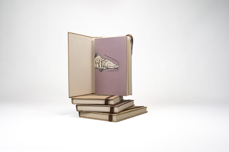 Libreta artesanal en papel de taruya – Bagre rayado